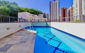 Apto com PISCINA 2 quadras da praia